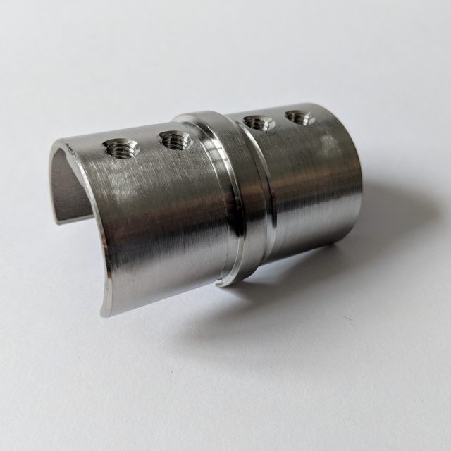 Slotted handrail connector fitting glass balustrade